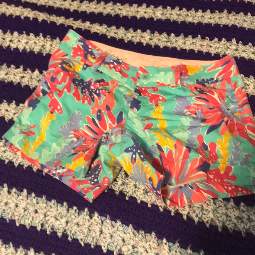 Trippin and Sippin Lilly Pulitzer Shorts Size 2